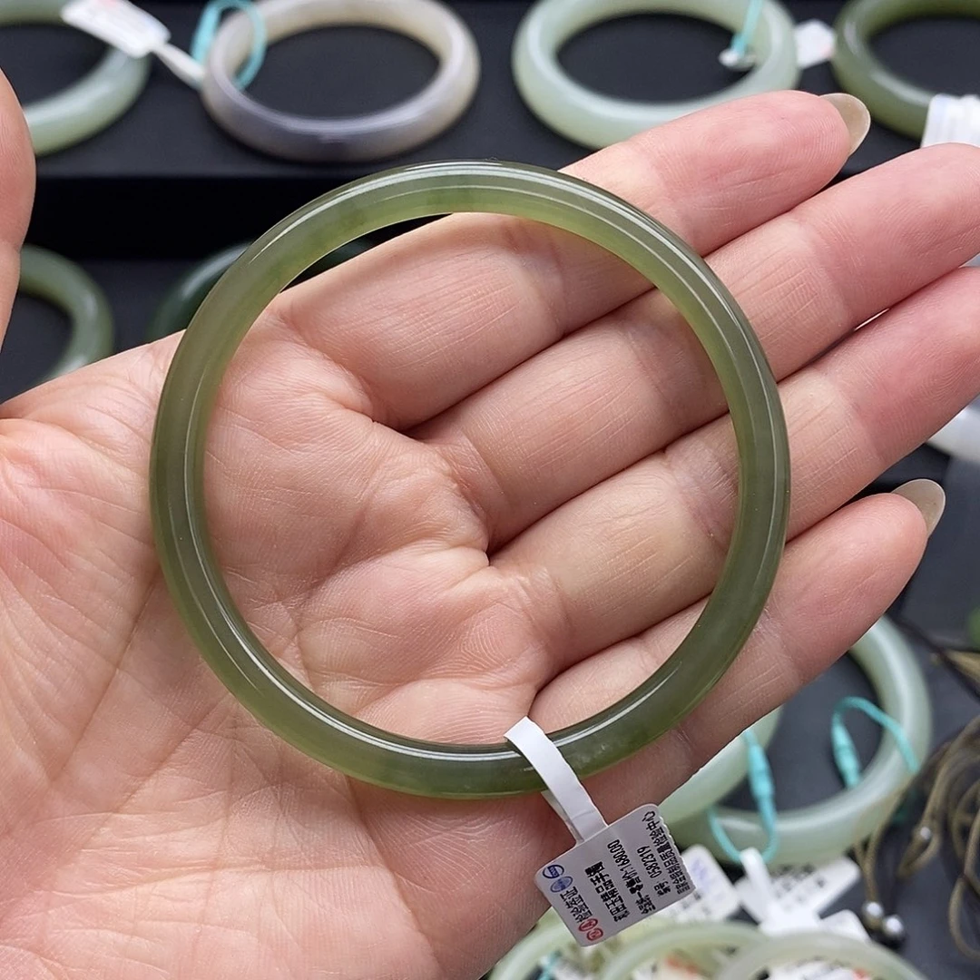 和田玉手镯未镶嵌56.57