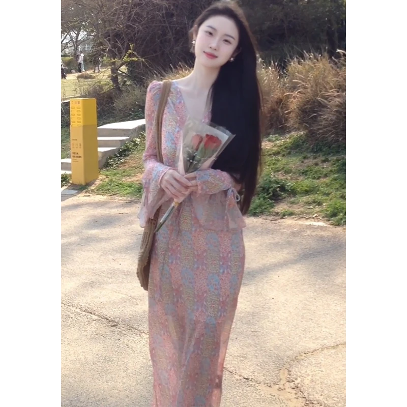 2025新款夏季法式复古气质收腰显瘦长袖连衣裙女设计感小众裙子