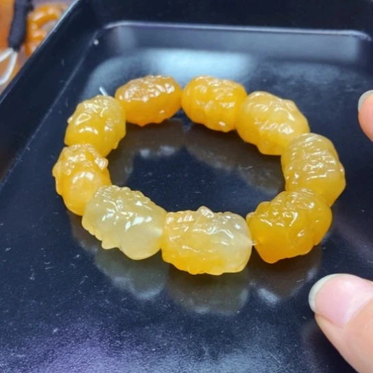 石英质玉（黄龙玉）未镶嵌颈饰