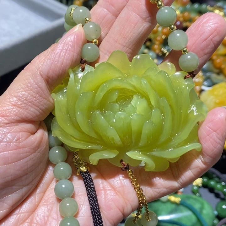 蛇纹石玉岫玉吊坠未镶嵌
