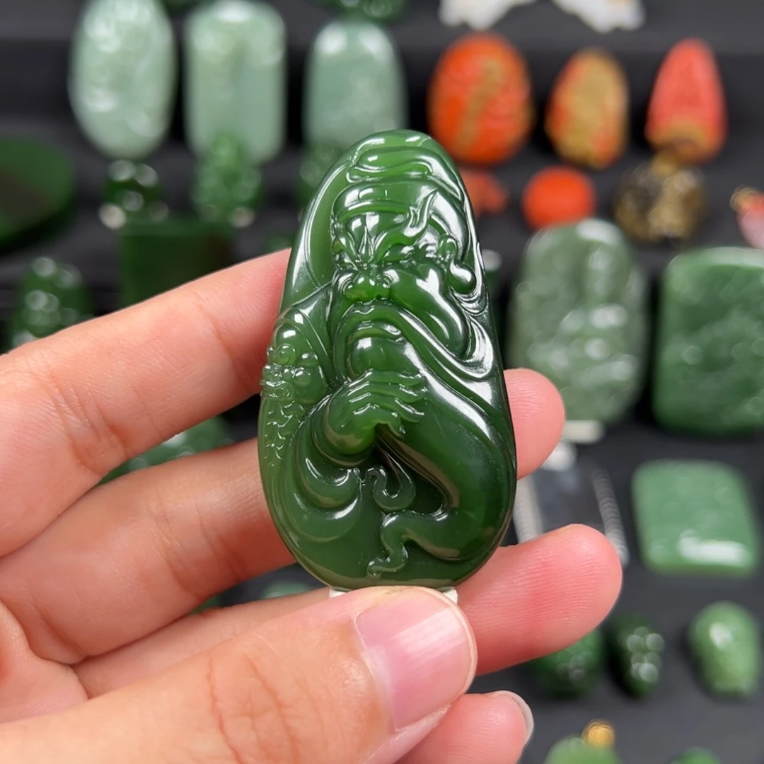 颈饰未镶嵌和田玉（碧玉）