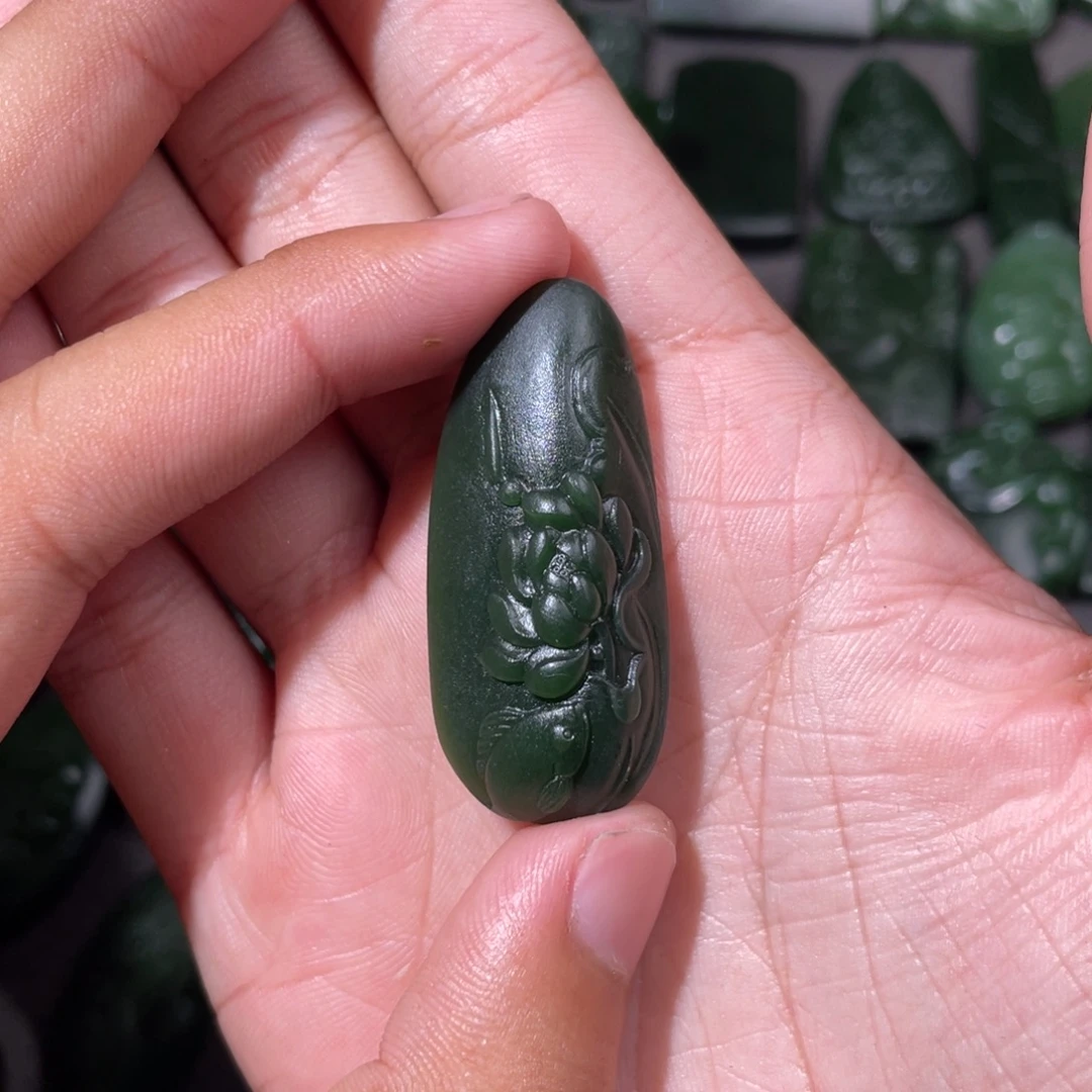 啦***啦颈饰未镶嵌和田玉（碧玉）定制