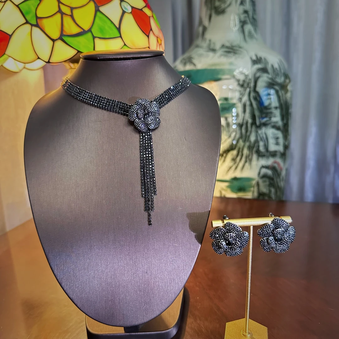 E8719黑色立体花朵流苏项链套装