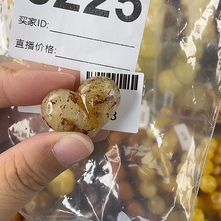 蜜蜡未镶嵌珠宝奇石