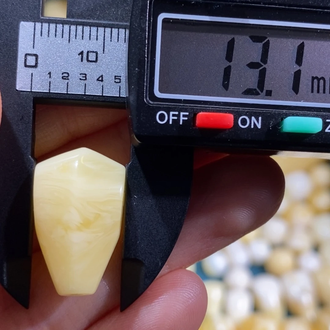 蜜蜡裸石未镶嵌配饰