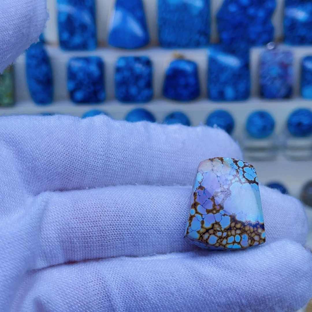 绿松石未镶嵌颈饰