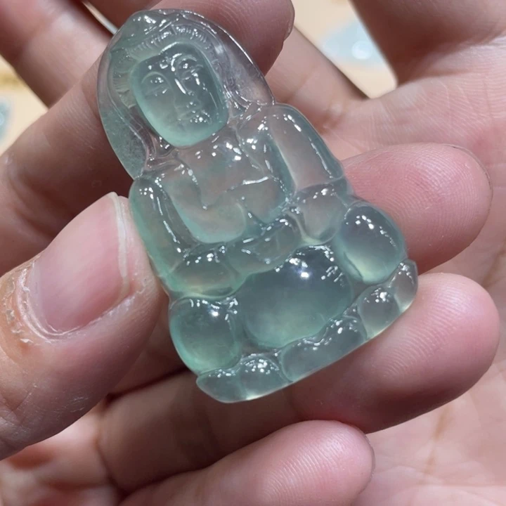 翡翠未镶嵌颈饰观音