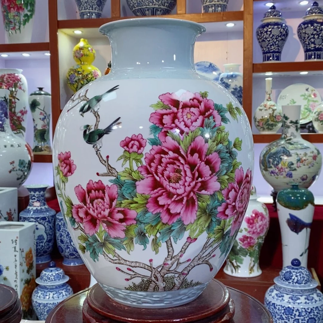 瓶粉彩牡丹冬瓜瓶