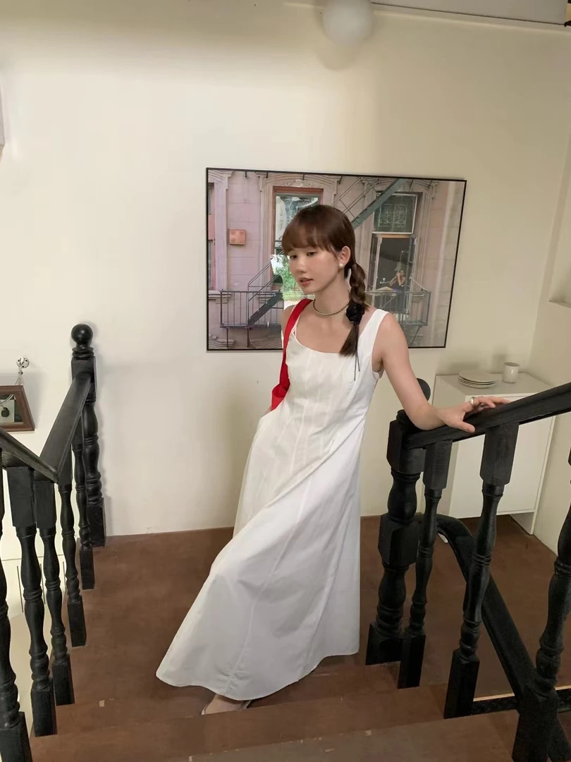 2025新款女春夏小清新气质显瘦吊带连衣裙温柔风修身蓝色无袖长裙