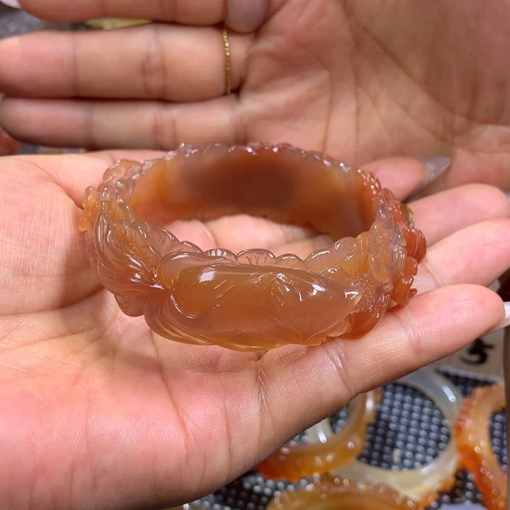 玛瑙/玉髓手镯未镶嵌易*