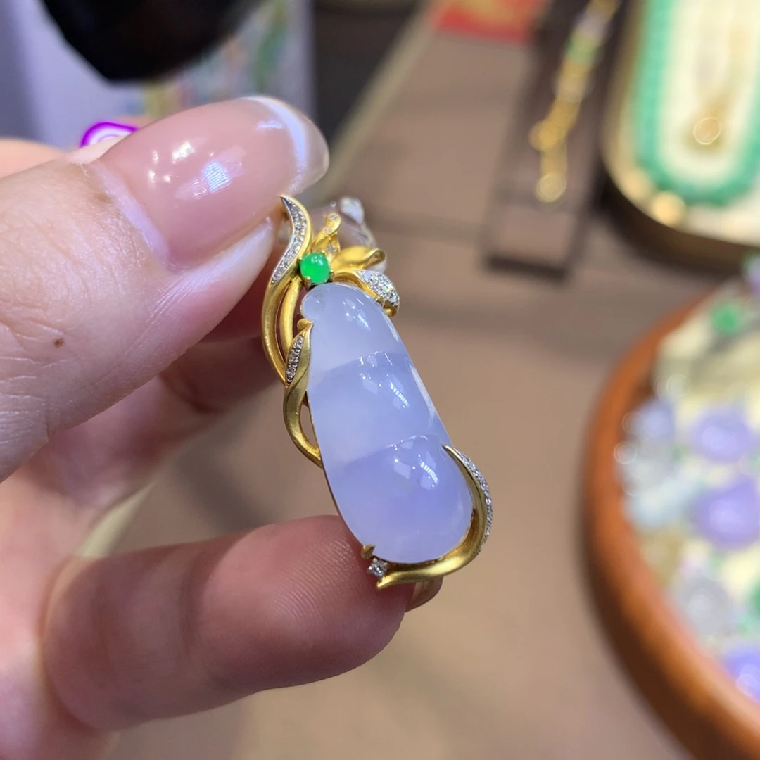 翡翠18K金镶嵌颈饰