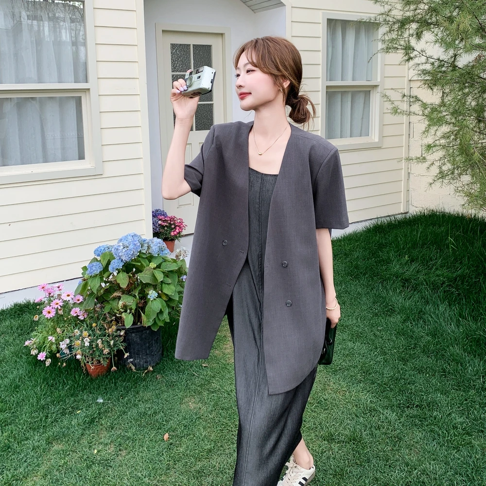 夏季减龄一整套穿搭高级感超火大方得体灰色西装马甲吊带裙连衣裙