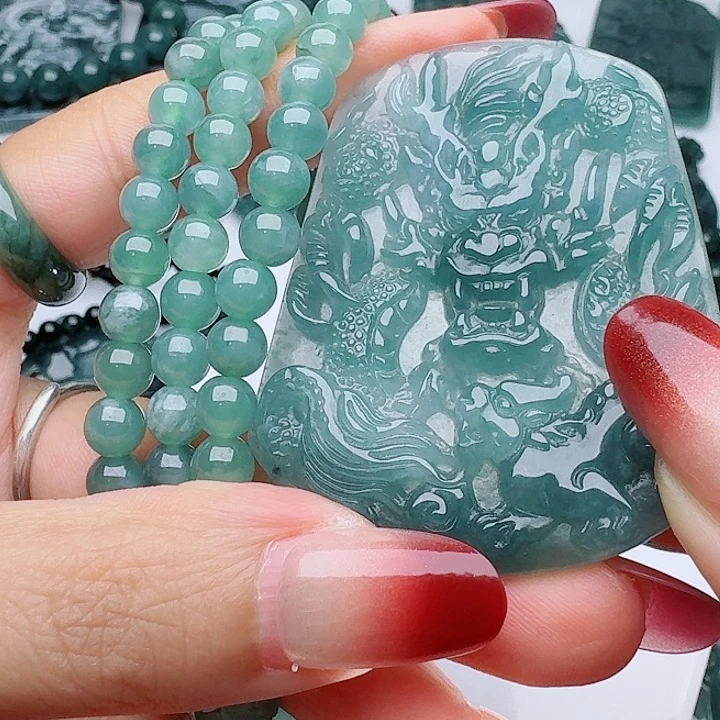 翡翠未镶嵌颈饰多样性发其一