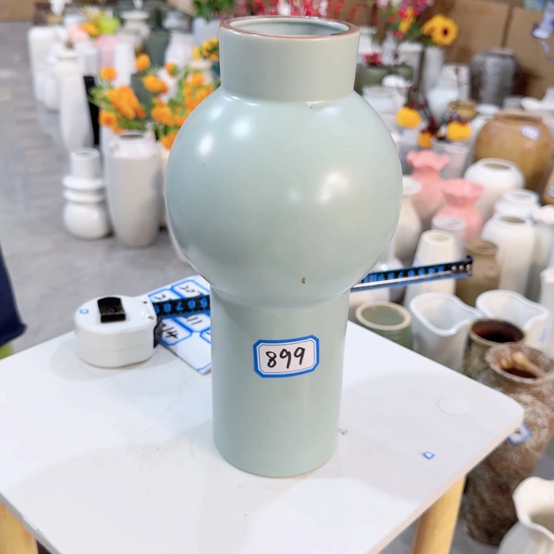 899号陶瓷高25厘米微瑕疵一个