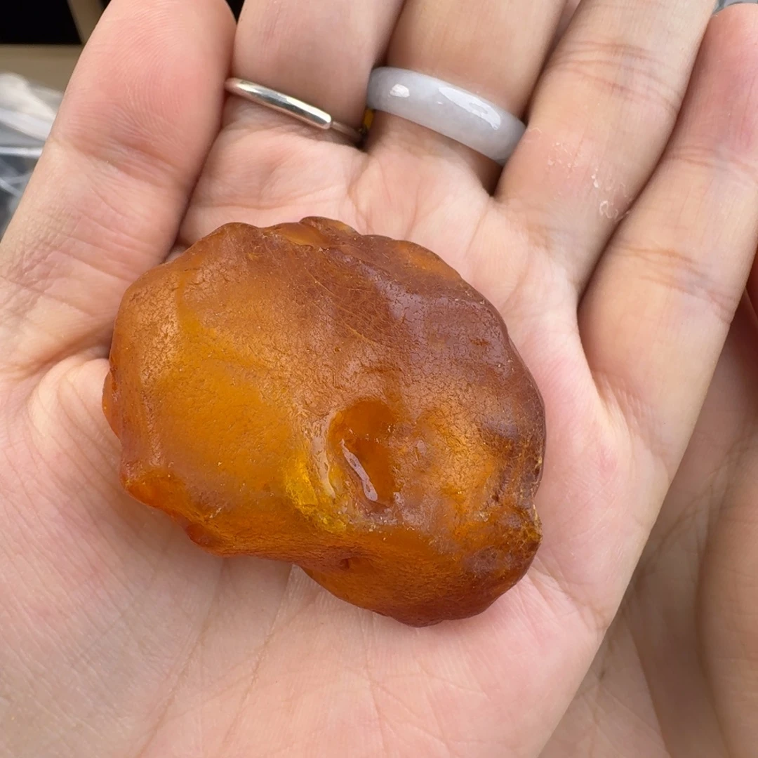 蝶***定制琥珀未镶嵌25.8克