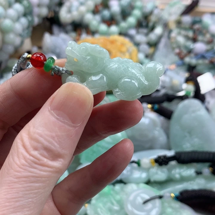 翡翠未镶嵌颈饰吊坠