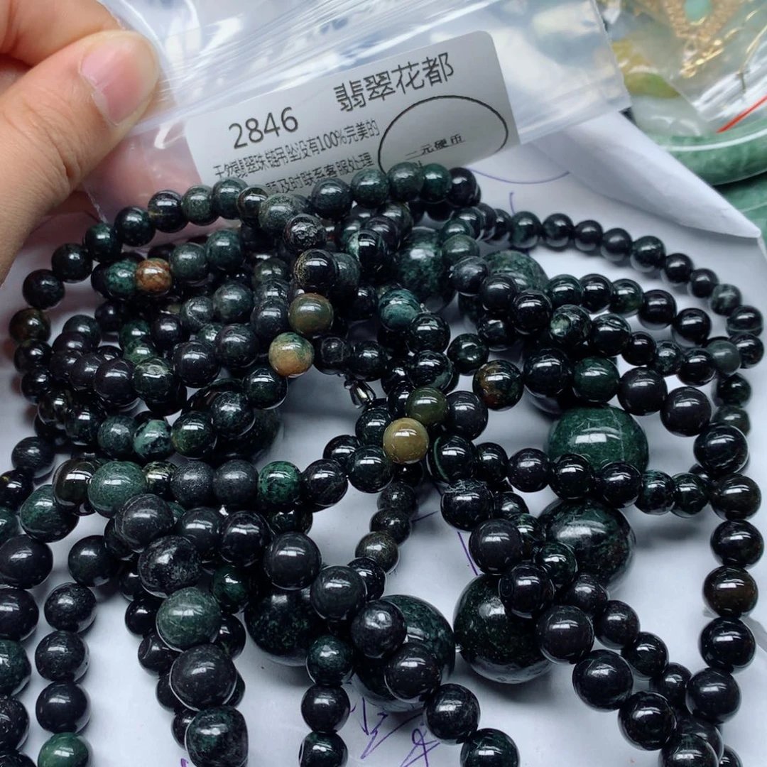 翡翠颈饰未镶嵌手串