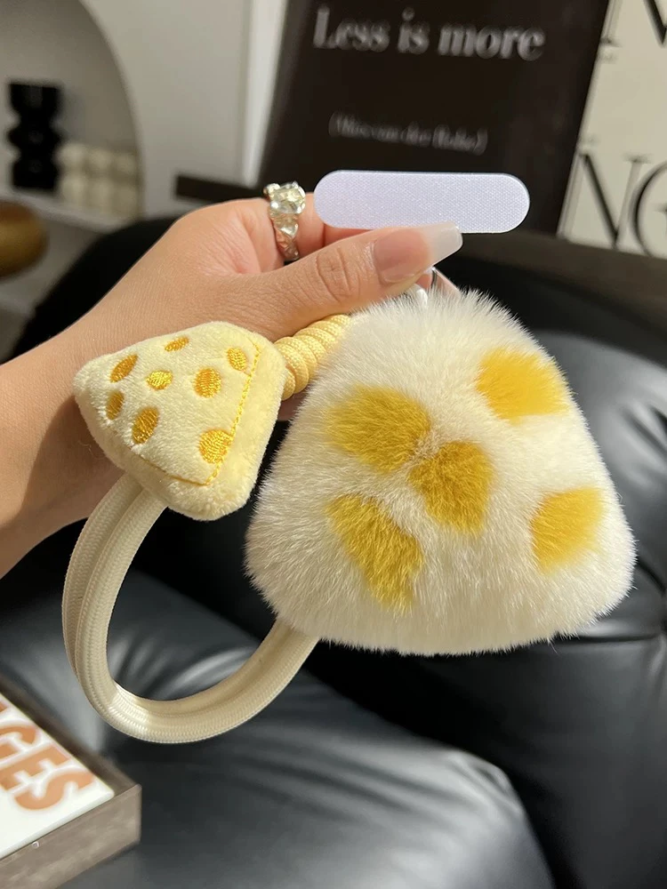 可爱真獭兔毛奶酪包手机挂绳手腕带结实耐用编织绳包包挂件钥匙扣