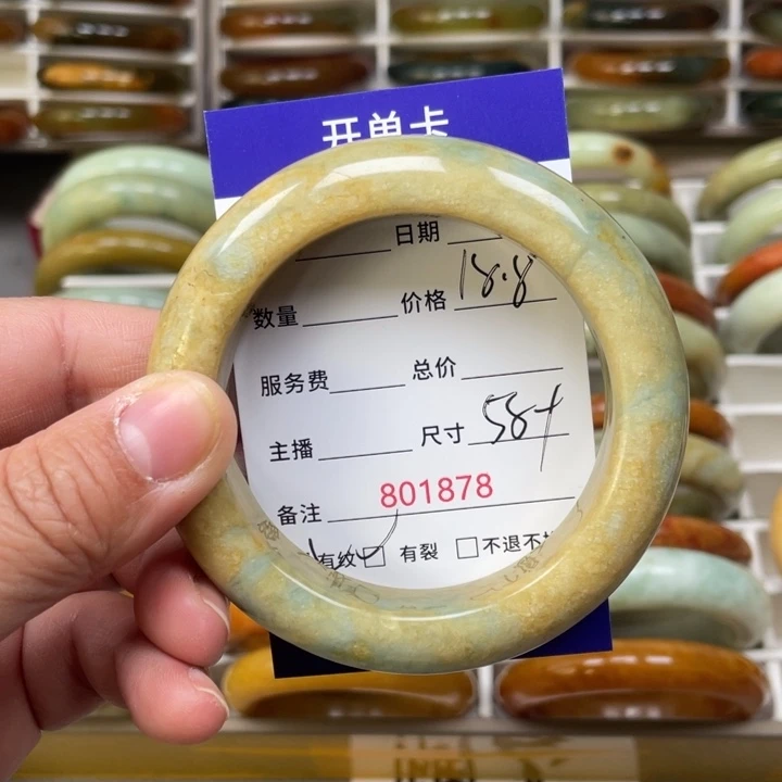 随***。蛇纹石玉未镶嵌手镯