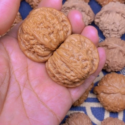 【闪购商品】文玩核桃吊坠南*楠白狮子44