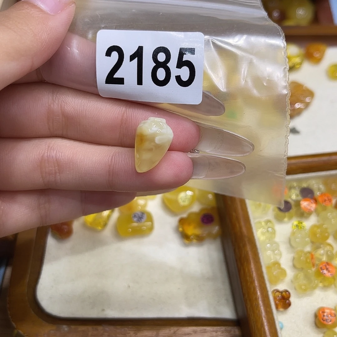 琥珀未镶嵌珠宝奇石