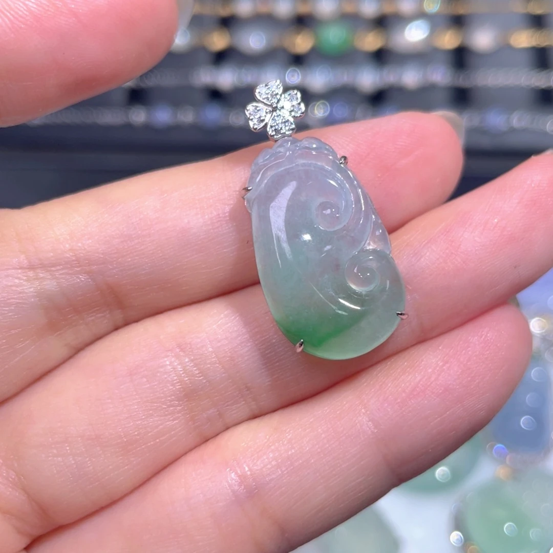 颈饰18K金镶嵌翡翠翡翠