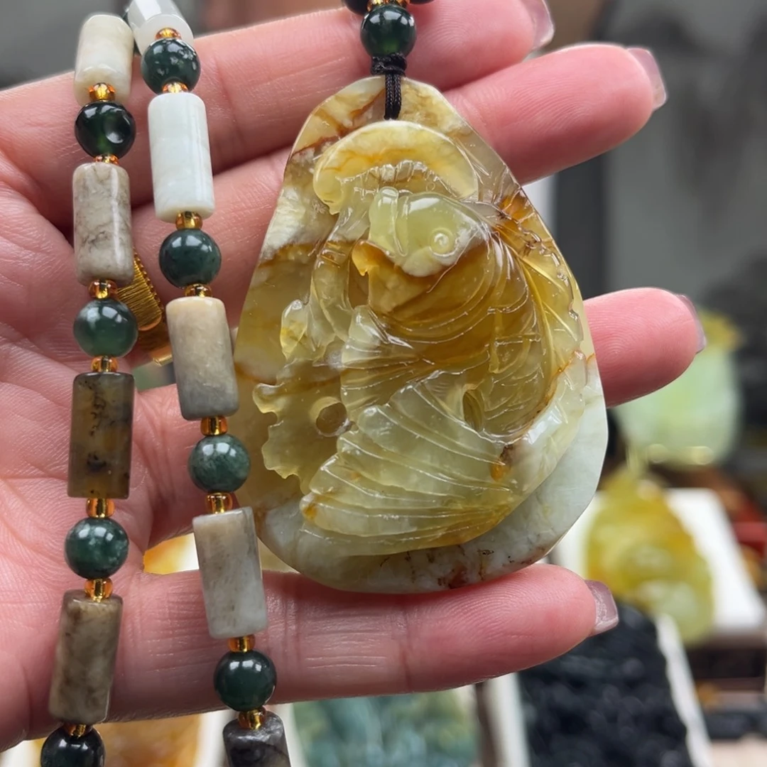 岫玉未镶嵌颈饰挂件