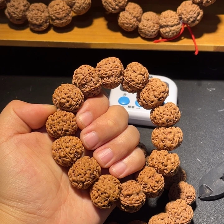 张***生金刚菩提手串这个