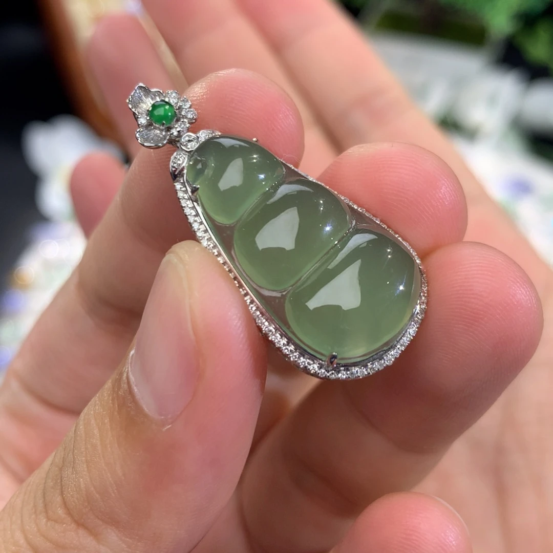 吊坠(不含链)18K金镶嵌翡翠福豆