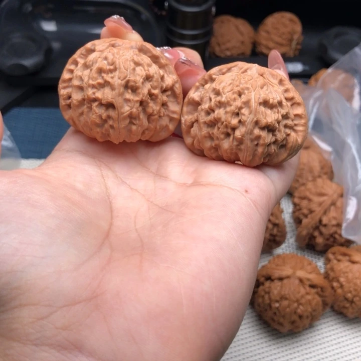 文玩核桃吊坠41闷白