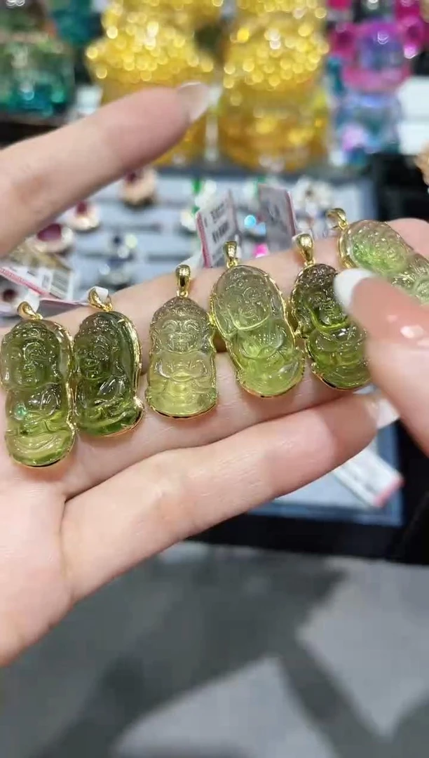 18K金镶嵌碧玺吊坠佛公款 多样性发其一