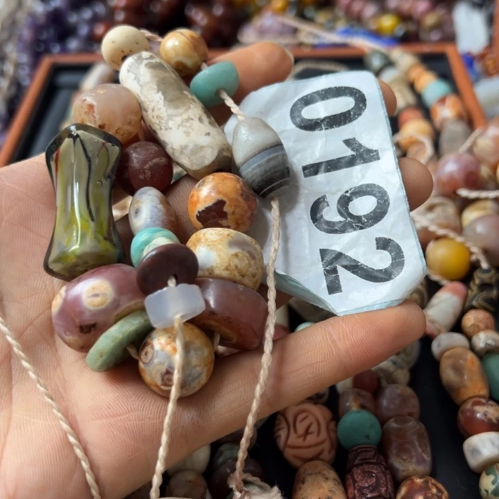 芮***雪玛瑙/玉髓颈饰未镶嵌