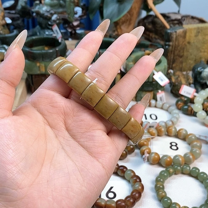 透闪石质玉手串未镶嵌春**哥