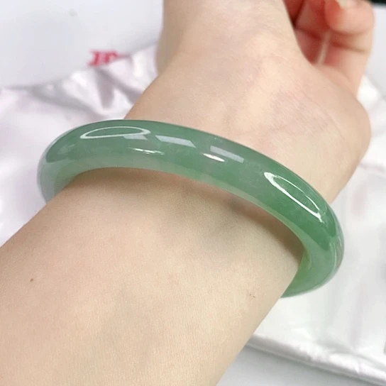 翡翠手镯未镶嵌天然翡翠A货612