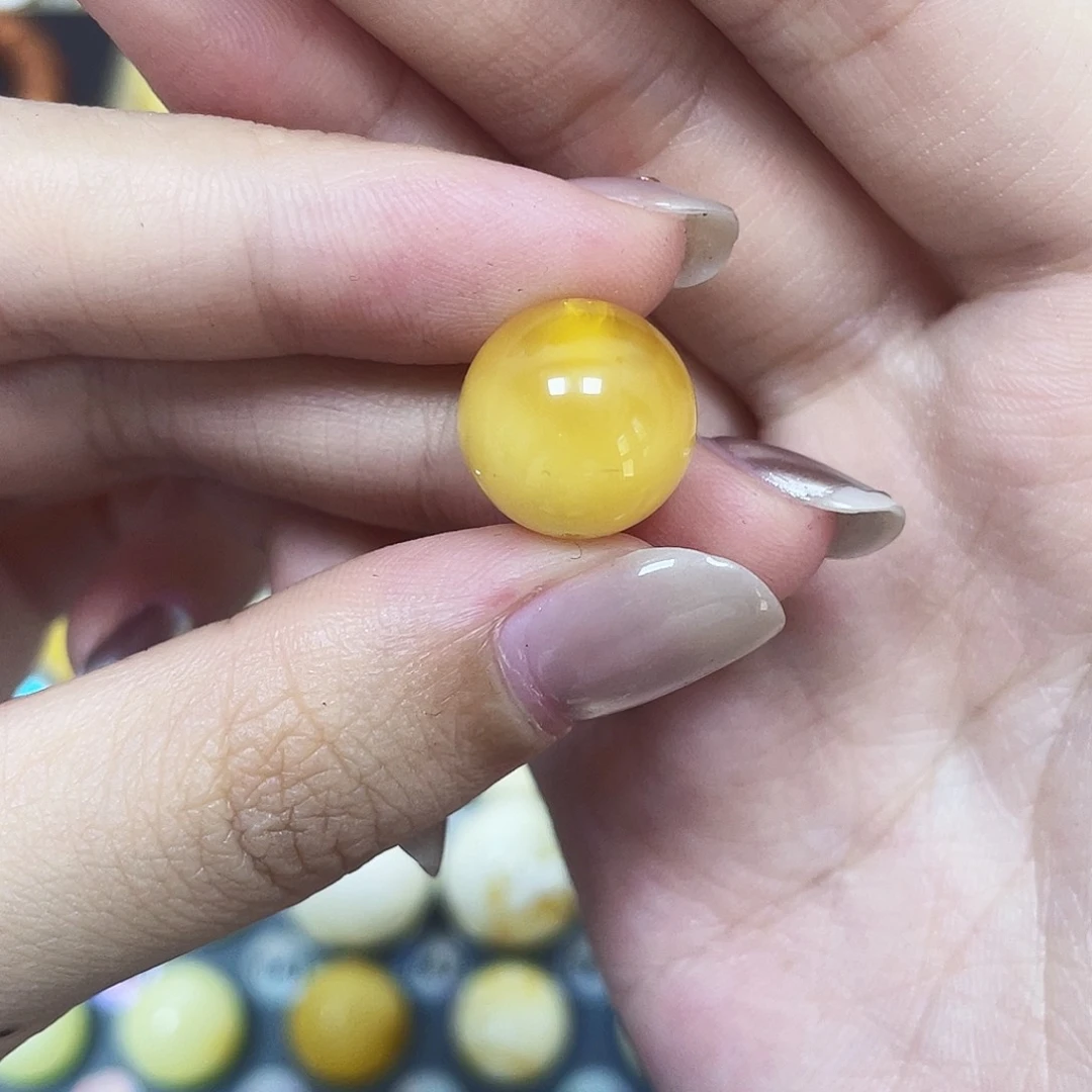琥珀未镶嵌裸石12.9mm瑕