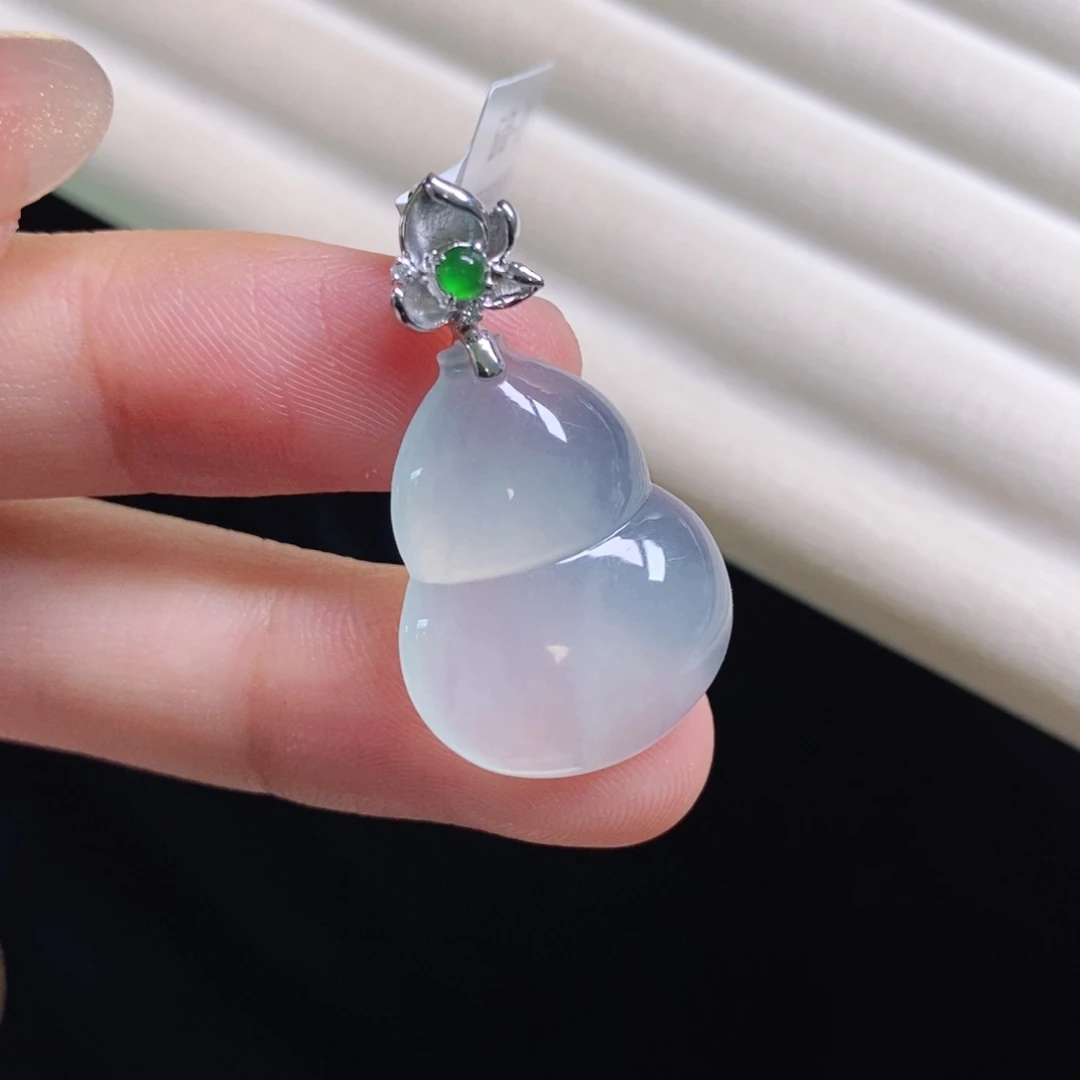 翡翠颈饰18K金镶嵌一刀切葫芦