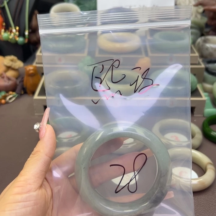 未镶嵌手镯石英岩玉熙*