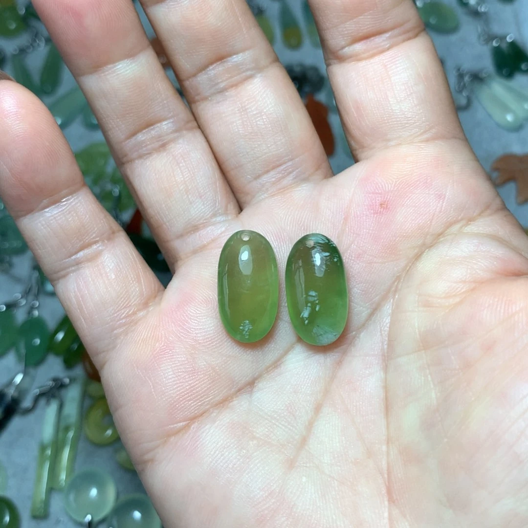 蛇纹石玉未镶嵌耳环