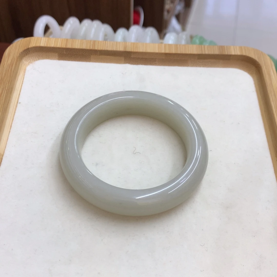 石英质玉未镶嵌手镯