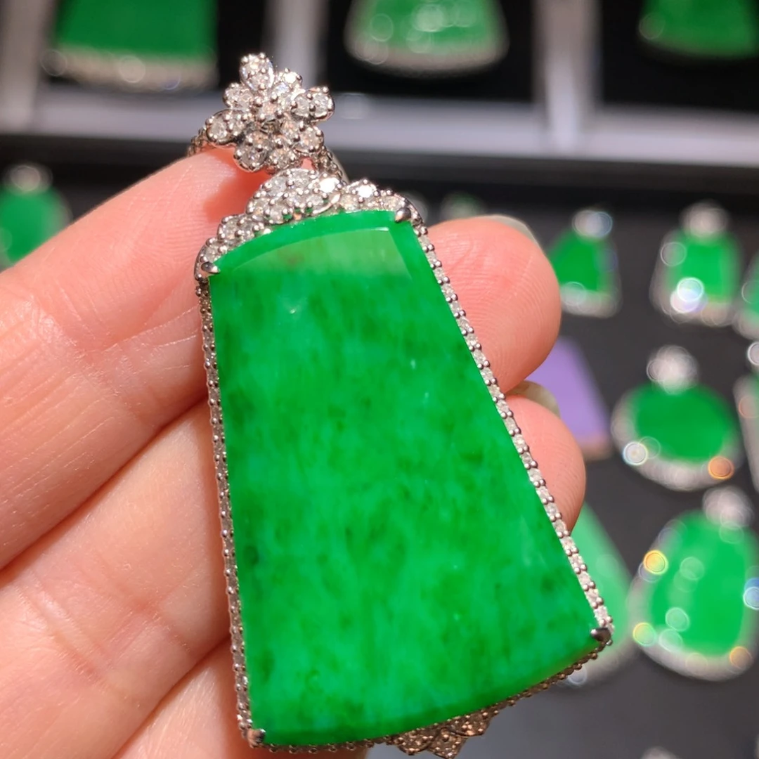 翡翠颈饰18K金镶嵌翡翠