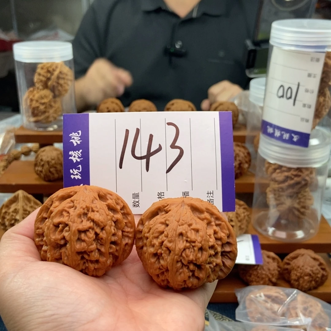 用***峰把件文玩核桃47粗筋