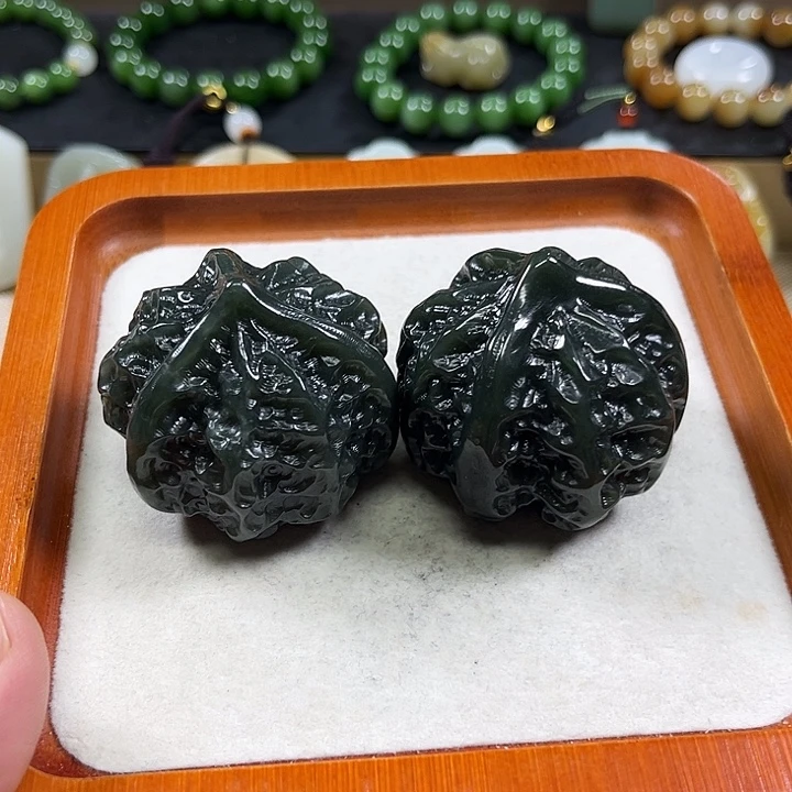 和田玉（糖玉）未镶嵌把件