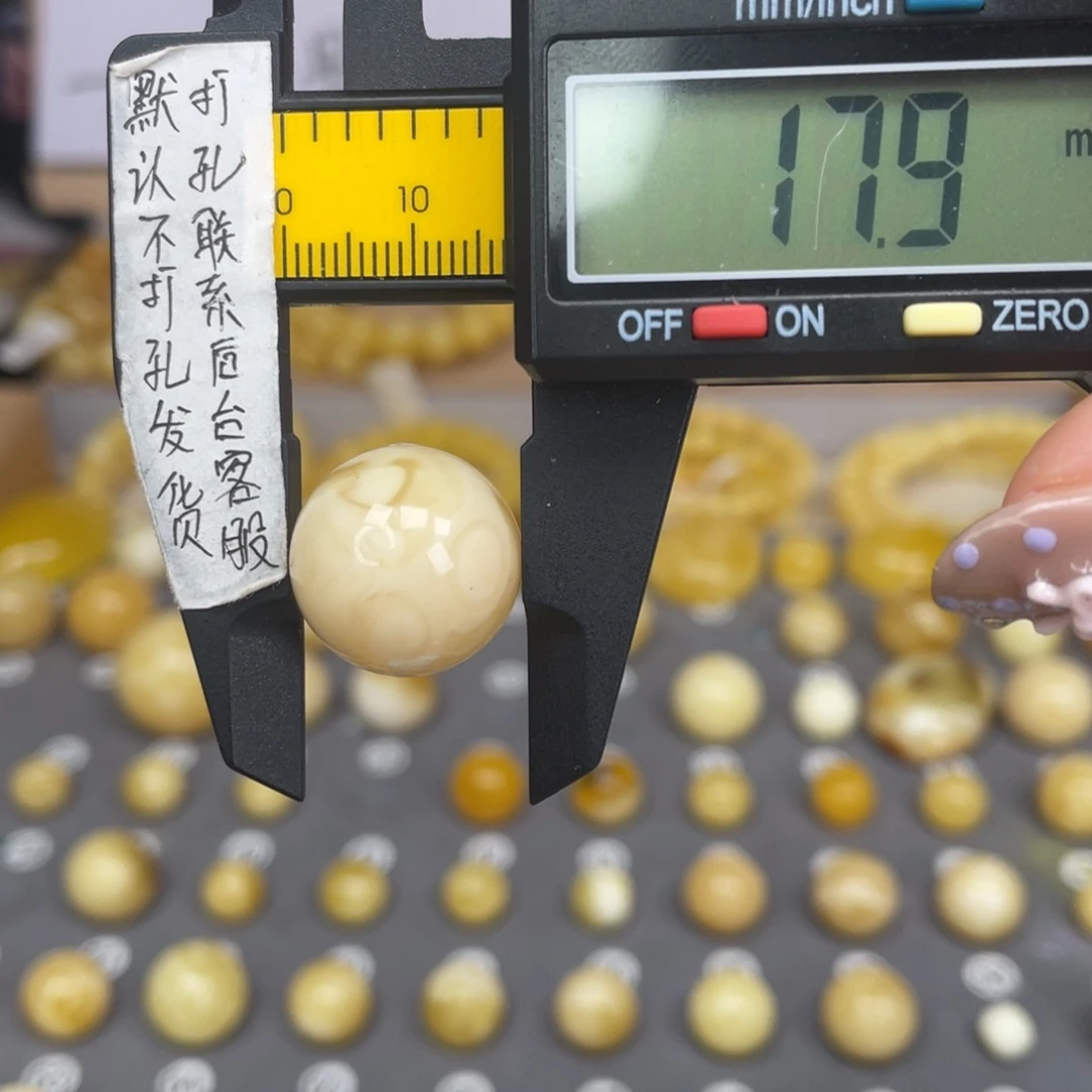 蜜蜡未镶嵌裸石76