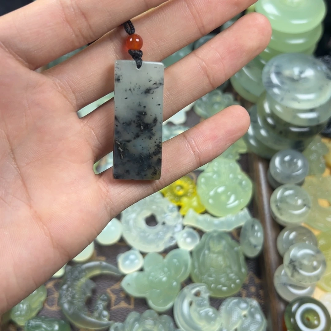 未镶嵌蛇纹石玉颈饰