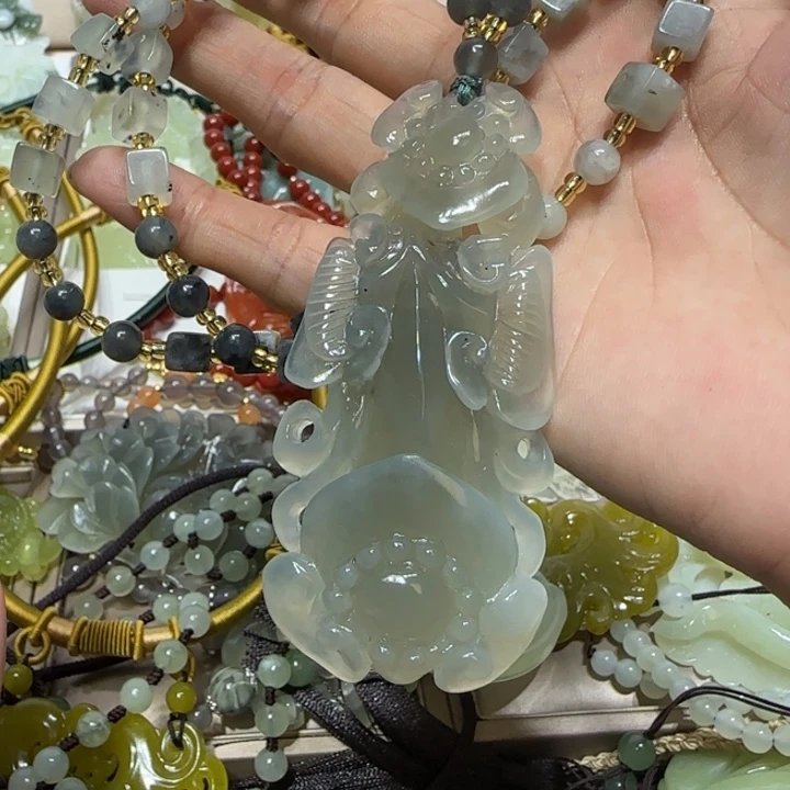 蛇纹石玉吊坠未镶嵌