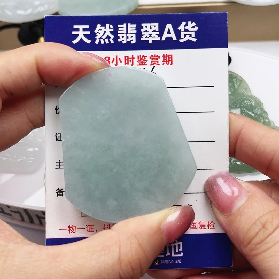 翡翠未镶嵌颈饰