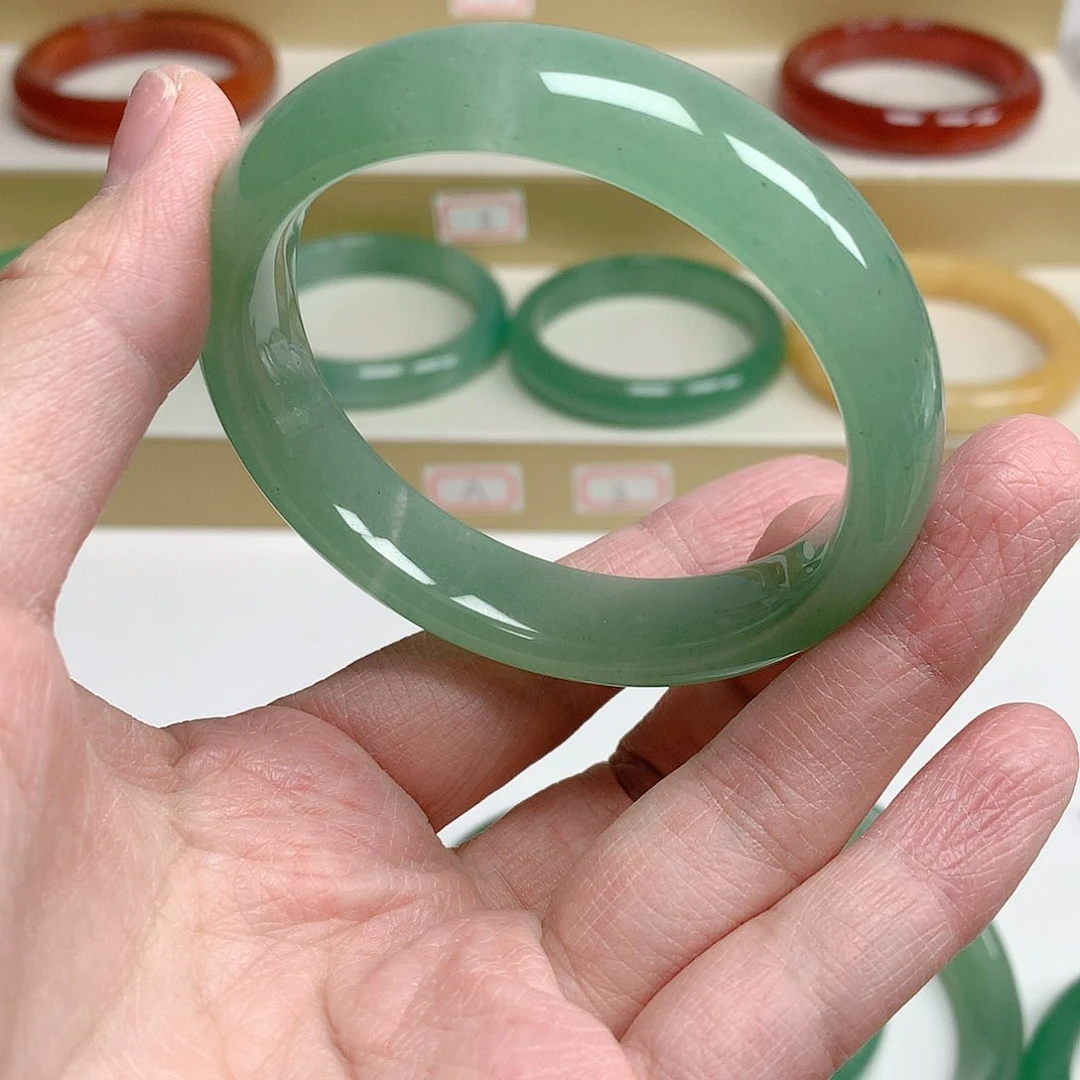 石英质玉手镯未镶嵌?****