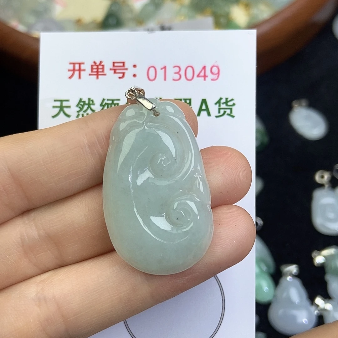 翡翠未镶嵌颈饰翡翠手镯