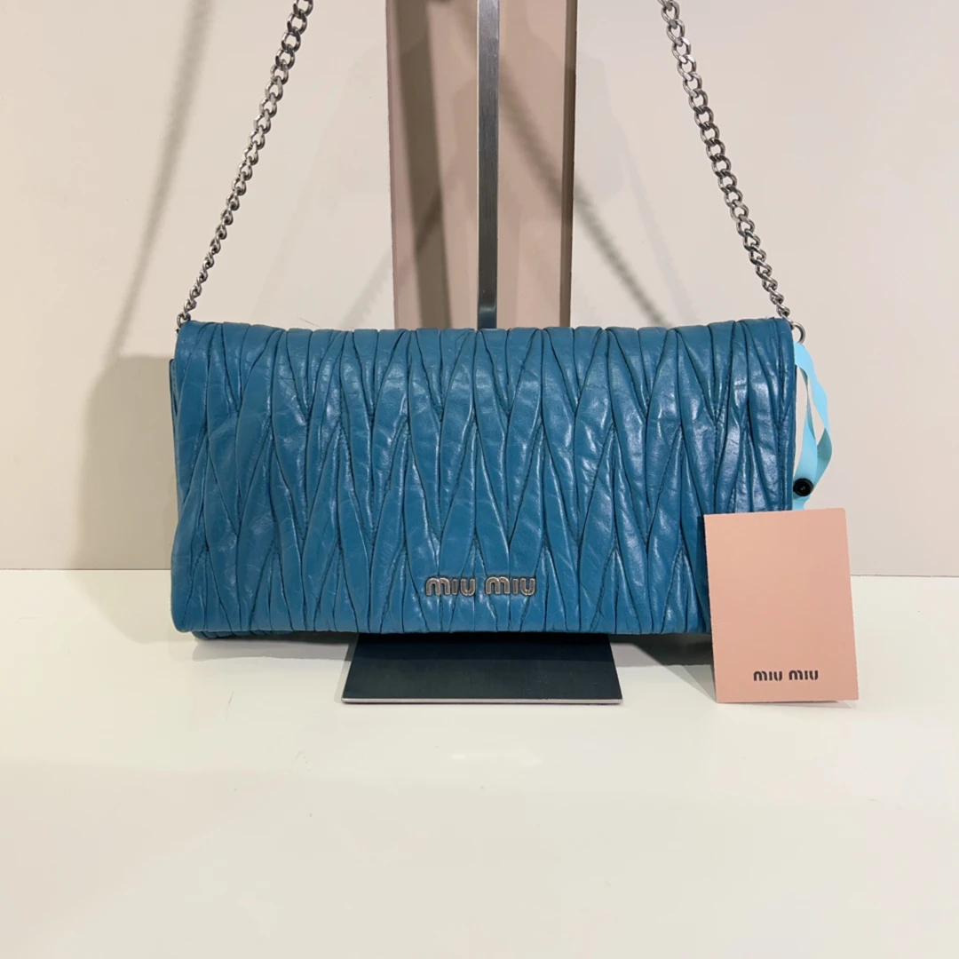 95新 MIU MIU/缪缪 缪缪皱褶woc单肩包 cj4320