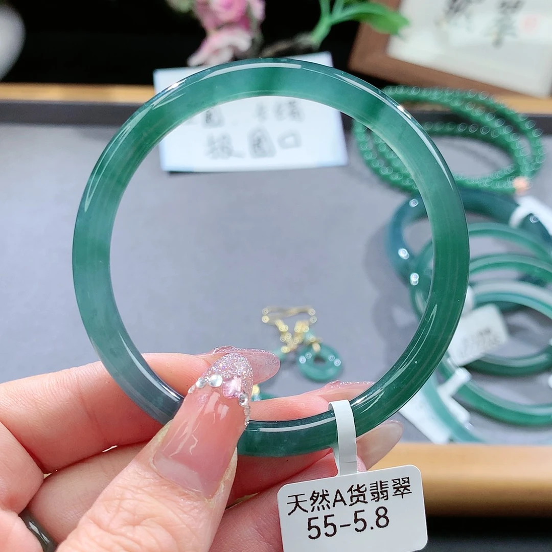 翡翠手镯（圆镯）未镶嵌